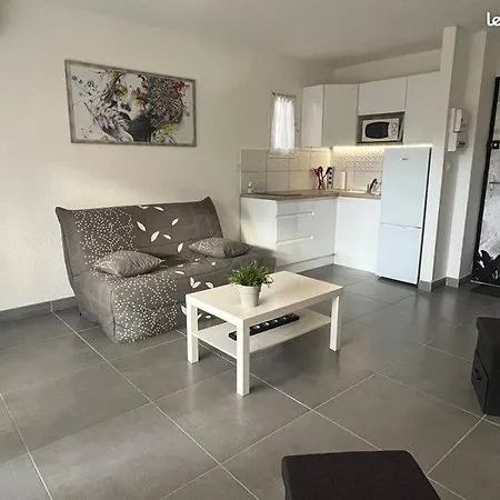 Апартаменты T2 Proche Naturiste , Piscine , Clim , Parking *